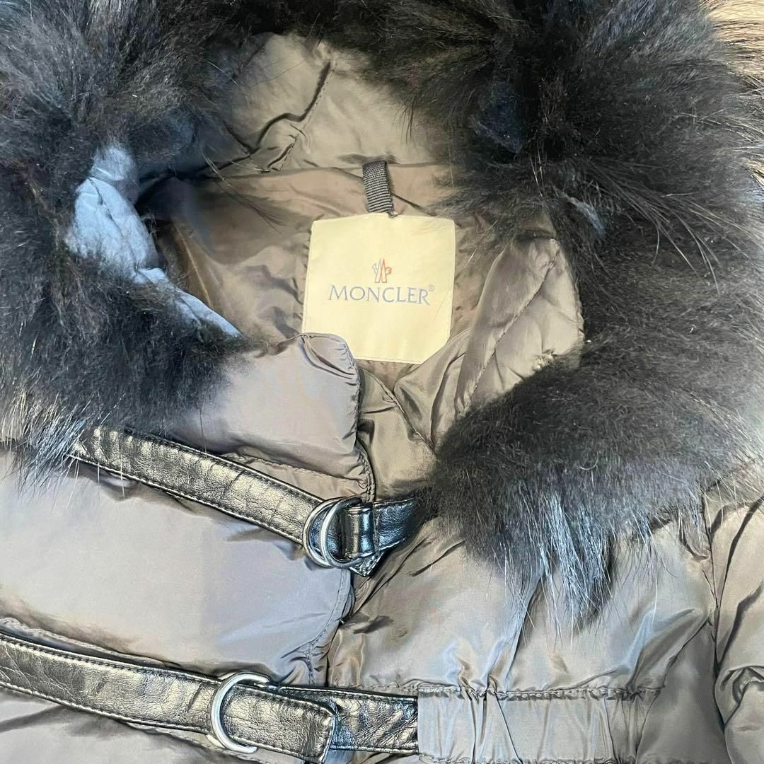 MONCLER(モンクレール)のモンクレール　LEMMING　ラクーンファー　ダウンコート　ベルト　0サイズ レディースのジャケット/アウター(ダウンジャケット)の商品写真