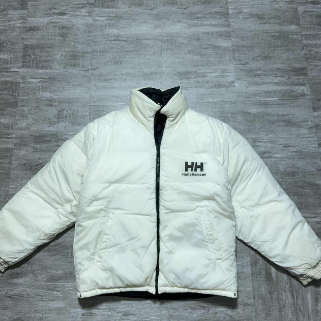 HELLY HANSEN(ヘリーハンセン)のヘリーハンセン リバーシブル 肉厚 ダウンジャケット ビッグロゴ M 白×黒 メンズのジャケット/アウター(ダウンジャケット)の商品写真