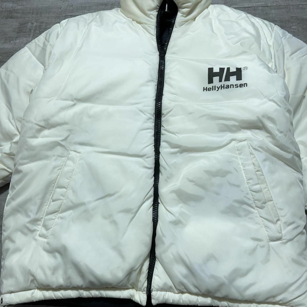 HELLY HANSEN(ヘリーハンセン)のヘリーハンセン リバーシブル 肉厚 ダウンジャケット ビッグロゴ M 白×黒 メンズのジャケット/アウター(ダウンジャケット)の商品写真