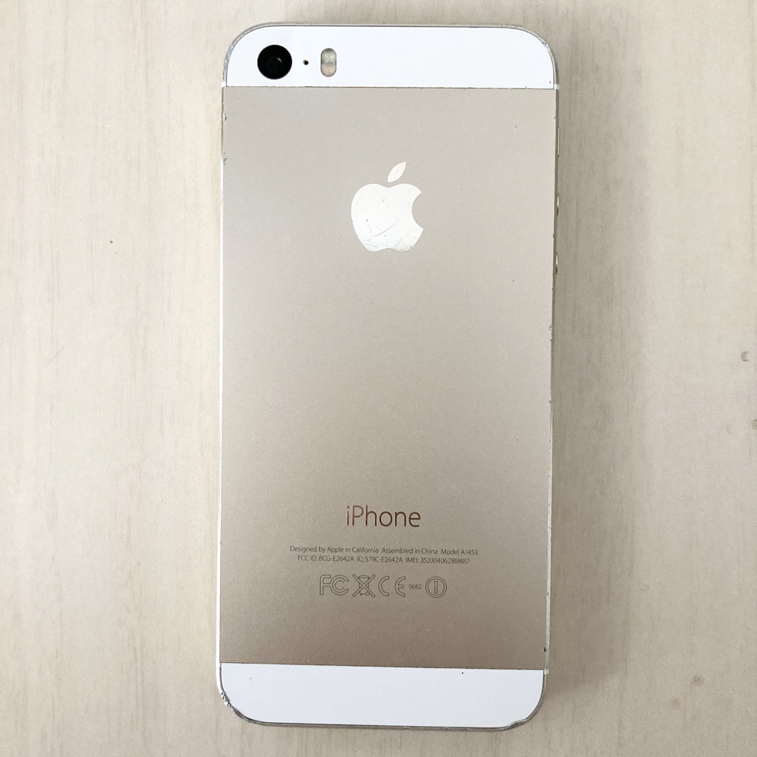 iPhone(アイフォーン)の【期間限定値下げ】　iPhone 5s 32GB docomo ドコモ スマホ/家電/カメラのスマートフォン/携帯電話(スマートフォン本体)の商品写真