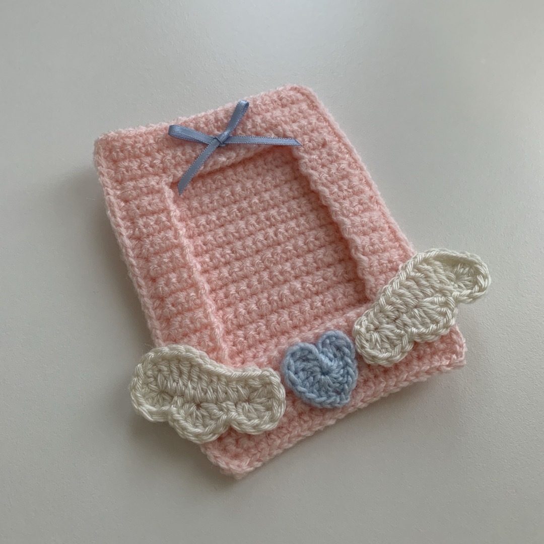 トレカケース ピンク 天使 エンジェル 羽 リボン ハート 編み物 ハンドメイドの生活雑貨(雑貨)の商品写真
