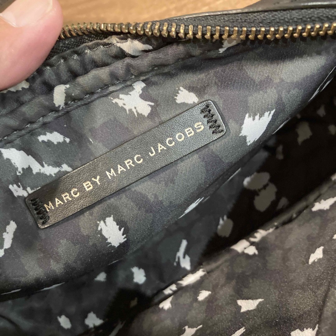 MARC BY MARC JACOBS(マークバイマークジェイコブス)の【良品】マークジェイコブス レザー 本革製 ショルダーバッグ ダブルターンロック レディースのバッグ(ショルダーバッグ)の商品写真