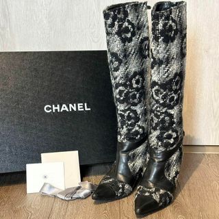 シャネル(CHANEL)のシャネル　レザー　ツイード　コンビ　ロングブーツ　カメリア　バックジップ　ヒール(ブーツ)