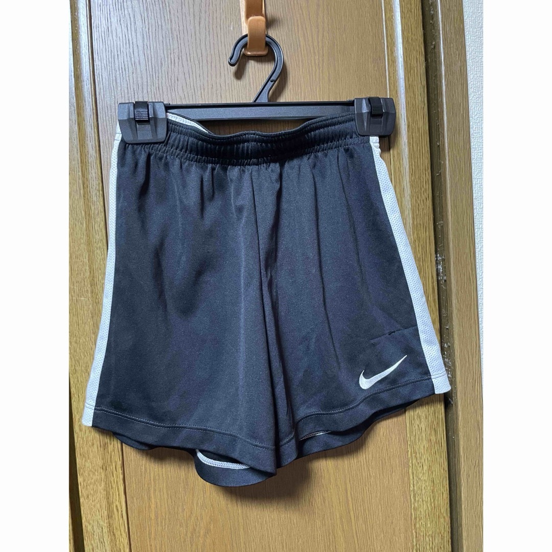 NIKE(ナイキ)のNIKE140サイズサッカーパンツ   キッズ/ベビー/マタニティのキッズ服男の子用(90cm~)(パンツ/スパッツ)の商品写真