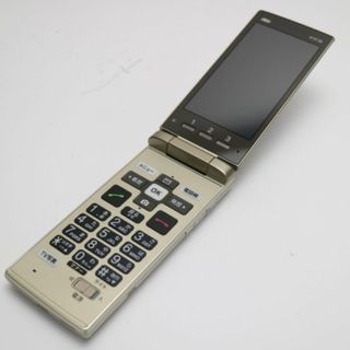 キョウセラ(京セラ)の超美品 au KYF36 かんたんケータイ ゴールド 白ロム M222(携帯電話本体)