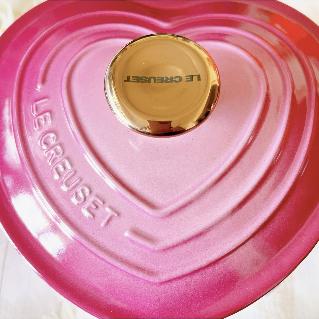 LE CREUSET(ルクルーゼ)の♡ルクルーゼ　ココットダムール　ベリー　カッパーつまみ　ピンク　限定　ハート インテリア/住まい/日用品のキッチン/食器(鍋/フライパン)の商品写真