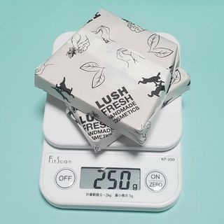 LUSH - 新品未使用LUSHラッシュ みつばちマーチ ソープ 2カット 250g