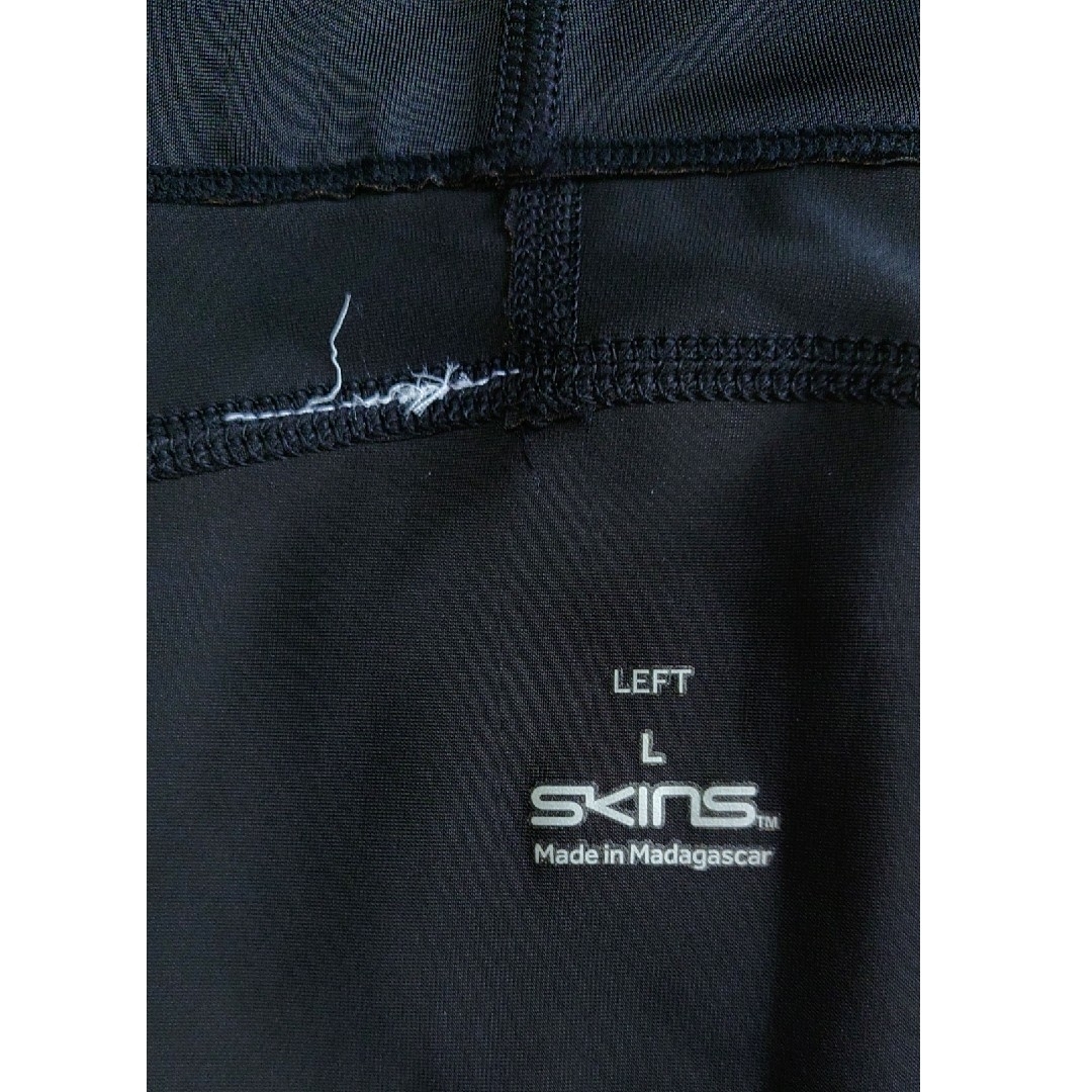 SKINS(スキンズ)のSKINS  一足のみ(LEFT)　スキンズ カーフタイツ スポーツ/アウトドアのランニング(その他)の商品写真