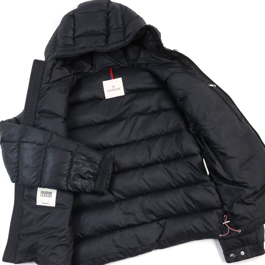 MONCLER(モンクレール)の美品○MONCLER モンクレール F20911A20500 C0571 SASSIERE GIUBBOTTO サッシエール ロゴワッペン付き トリコロール ドローコード ダブルジップ ダウンジャケット ブラック 1 ハンガー付き 正規品 メンズ メンズのジャケット/アウター(ダウンジャケット)の商品写真