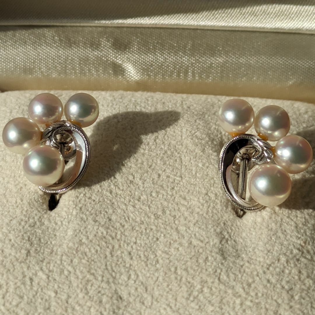 MIKIMOTO(ミキモト)の842 ミキモトパールイヤリングK14WGホワイトゴールド5.5mm～6.0mm レディースのアクセサリー(イヤリング)の商品写真