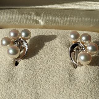 ミキモト(MIKIMOTO)の842 ミキモトパールイヤリングK14WGホワイトゴールド5.5mm～6.0mm(イヤリング)