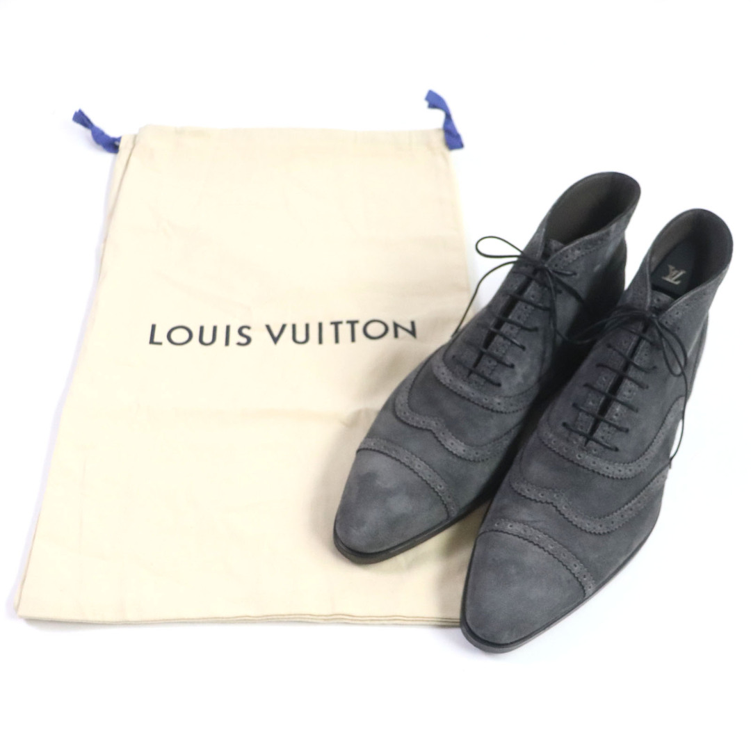 LOUIS VUITTON(ルイヴィトン)の極美品▼LOUIS VUITTON ルイヴィトン スウェードレザー ストレートチップ チャッカブーツ グレー 7.5 保存袋付き イタリア製 メンズ メンズの靴/シューズ(ブーツ)の商品写真