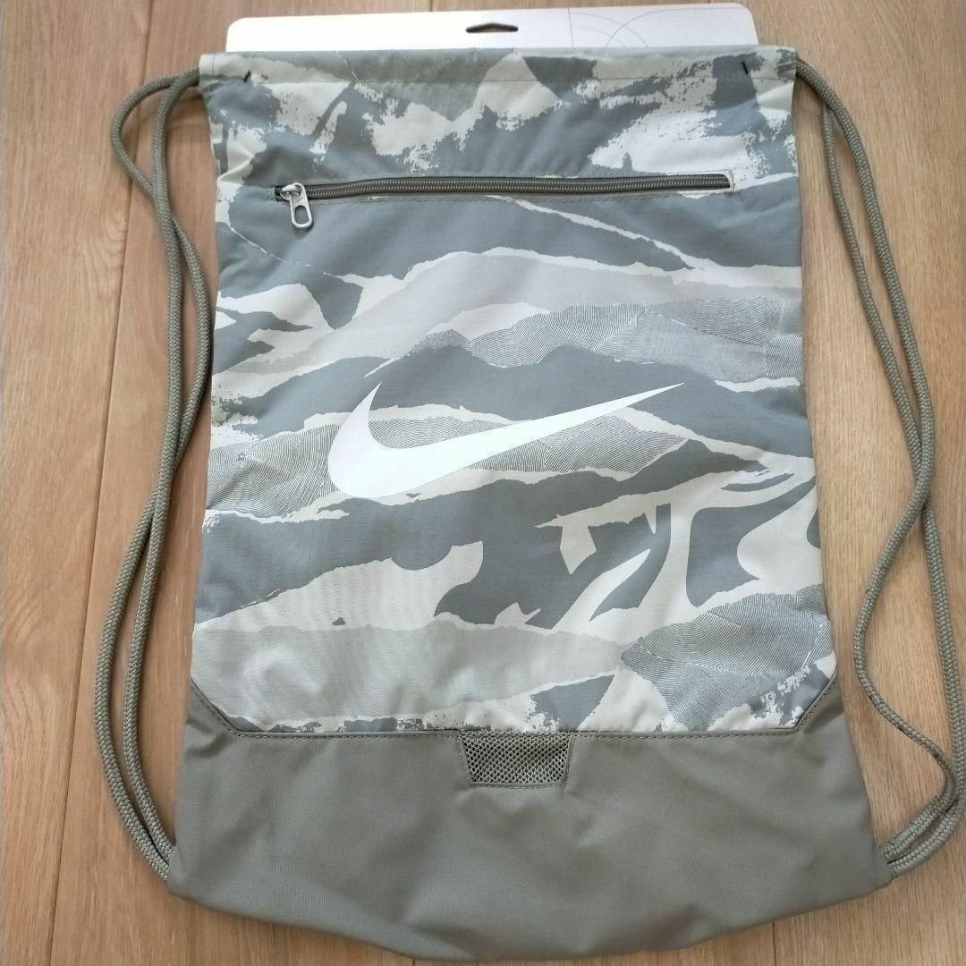 NIKE(ナイキ)の【新品】ナイキ㉒　カーキ　NIKE　ジムサック　ナップサック　プールバッグ メンズのバッグ(バッグパック/リュック)の商品写真