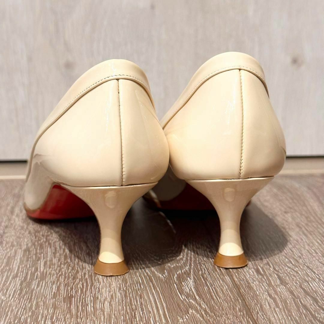 Christian Louboutin(クリスチャンルブタン)のクリスチャンルブタン　リボン　エナメル　パンプス　ベージュ　パテント　36サイズ レディースの靴/シューズ(ハイヒール/パンプス)の商品写真