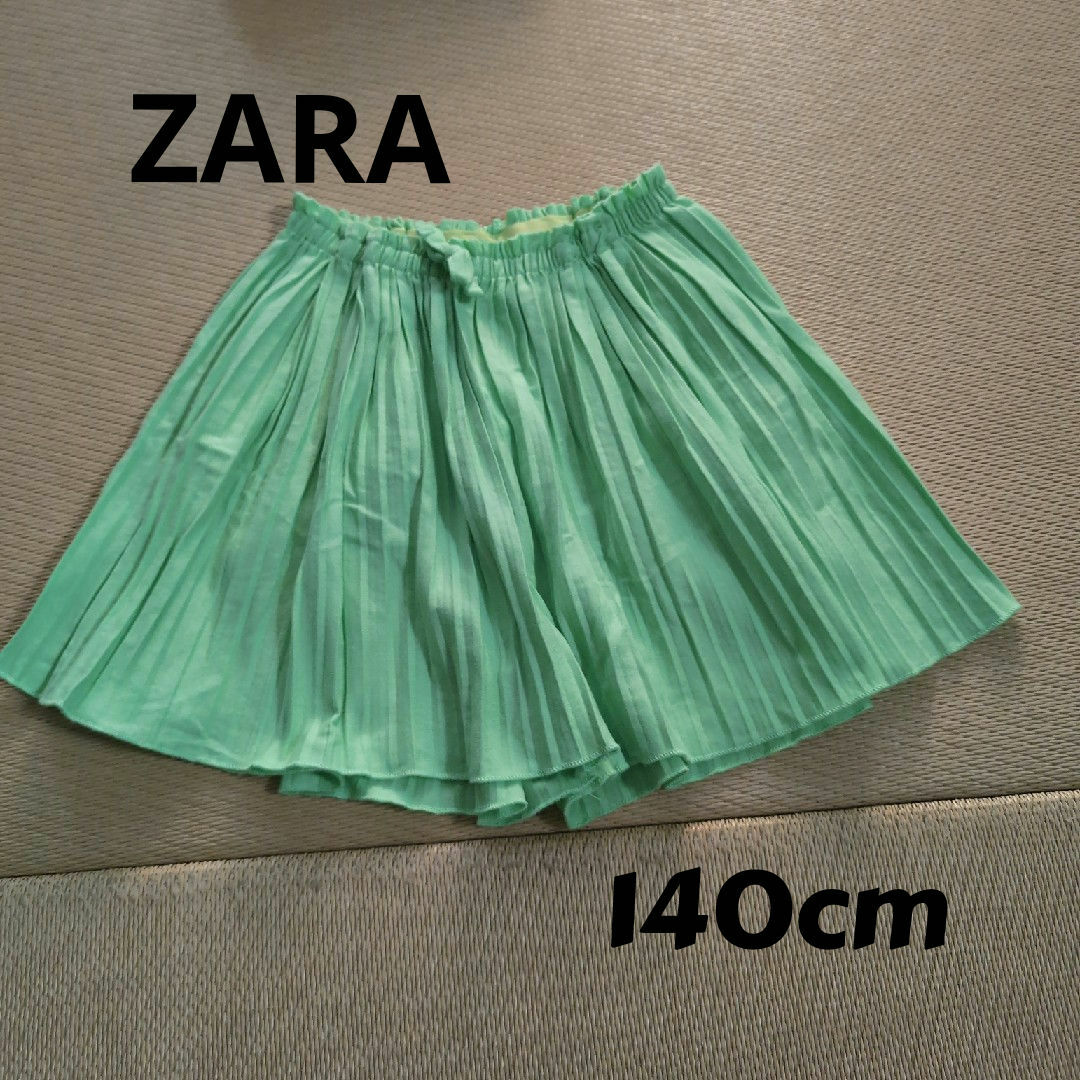 ZARA(ザラ)の目の覚めるキラキラグリーンの短パン★ZARA キッズ/ベビー/マタニティのキッズ服女の子用(90cm~)(パンツ/スパッツ)の商品写真