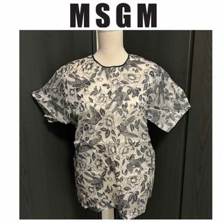 エムエスジイエム(MSGM)の美品　MSGM バードプリント　シャツ(Tシャツ(半袖/袖なし))