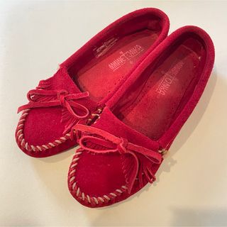 ミネトンカ(Minnetonka)のミネトンカ　モカシン　赤(スリッポン/モカシン)