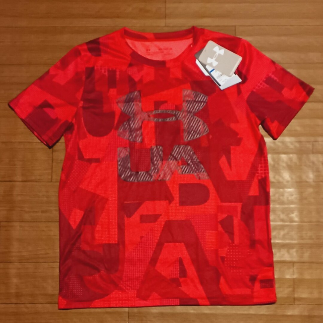 UNDER ARMOUR(アンダーアーマー)のUNDER ARMOURアンダーアーマー新品　Tシャツ　160cm キッズ/ベビー/マタニティのキッズ服男の子用(90cm~)(Tシャツ/カットソー)の商品写真