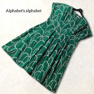 アルファベットアルファベット(Alphabet's Alphabet)のアルファベッツアルファベット ✿ 総柄 タック ワンピース グリーン 春夏 薄手(ひざ丈ワンピース)