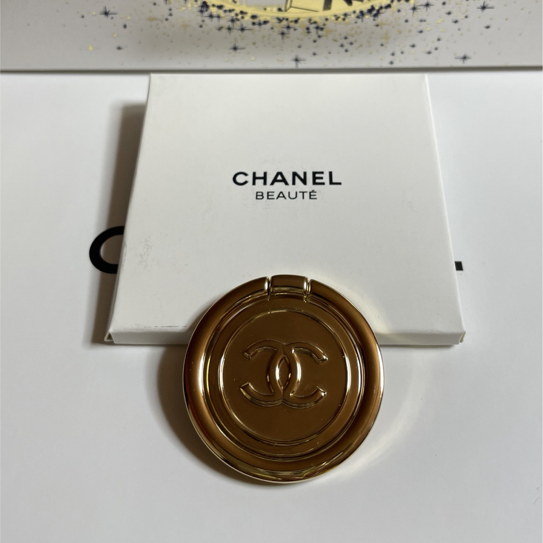 CHANEL(シャネル)のCHANEL 2023 BEAUTE ゴールド スマホリング 1個 スマホ/家電/カメラのスマホアクセサリー(その他)の商品写真