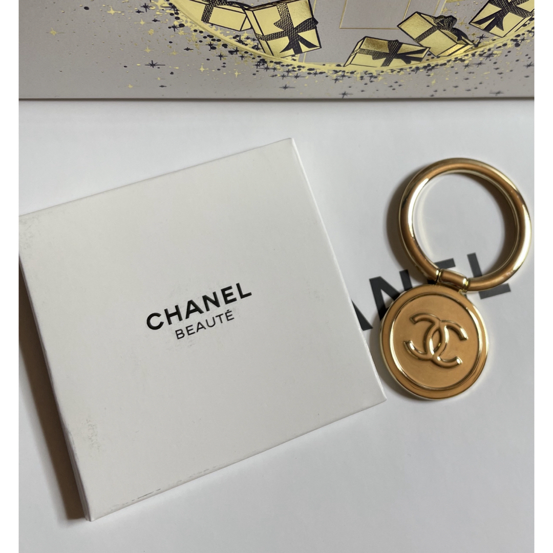 CHANEL(シャネル)のCHANEL 2023 BEAUTE ゴールド スマホリング 1個 スマホ/家電/カメラのスマホアクセサリー(その他)の商品写真