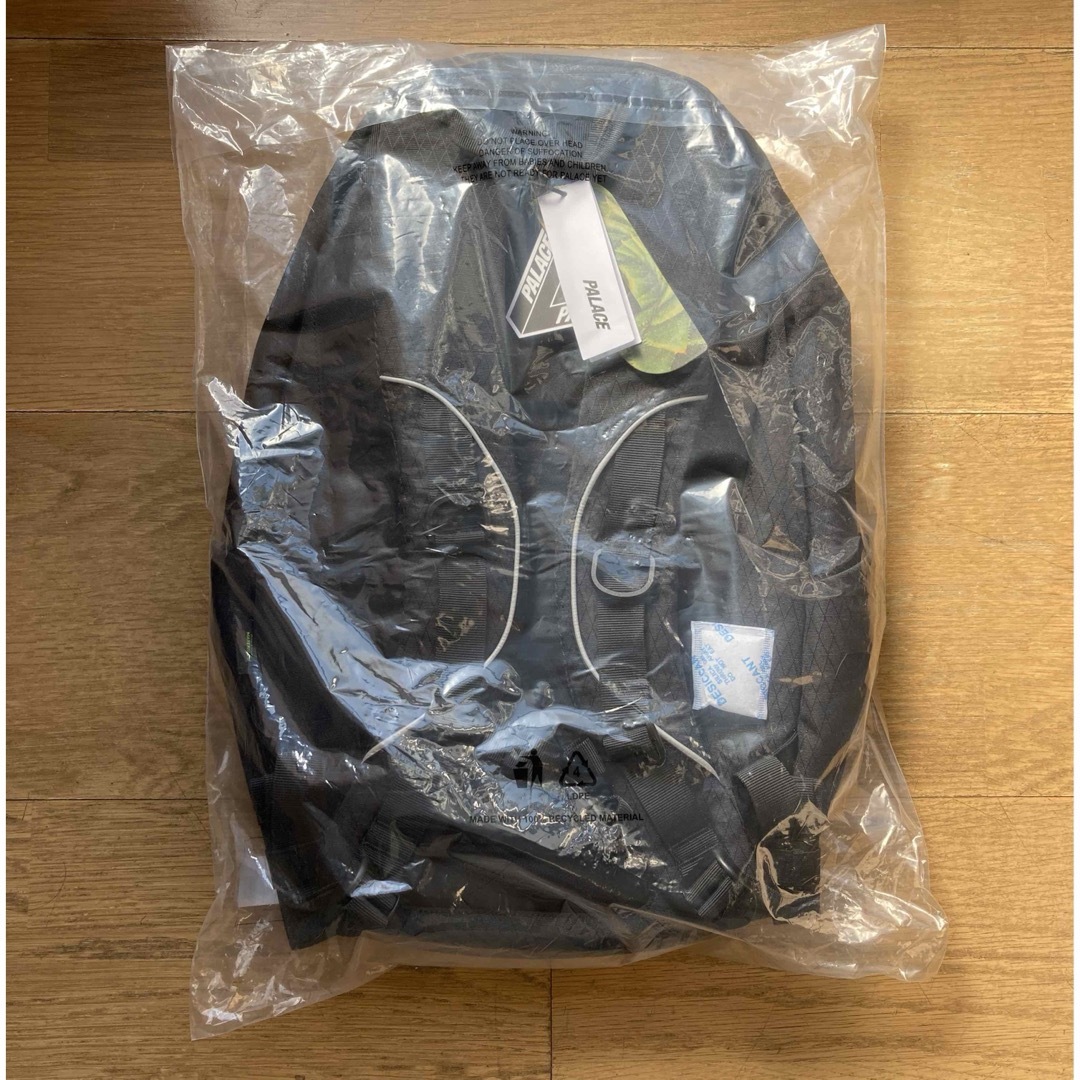 PALACE(パレス)の Palace CORDURA Y-RIP BACKPACK  黒　2024ss メンズのバッグ(バッグパック/リュック)の商品写真