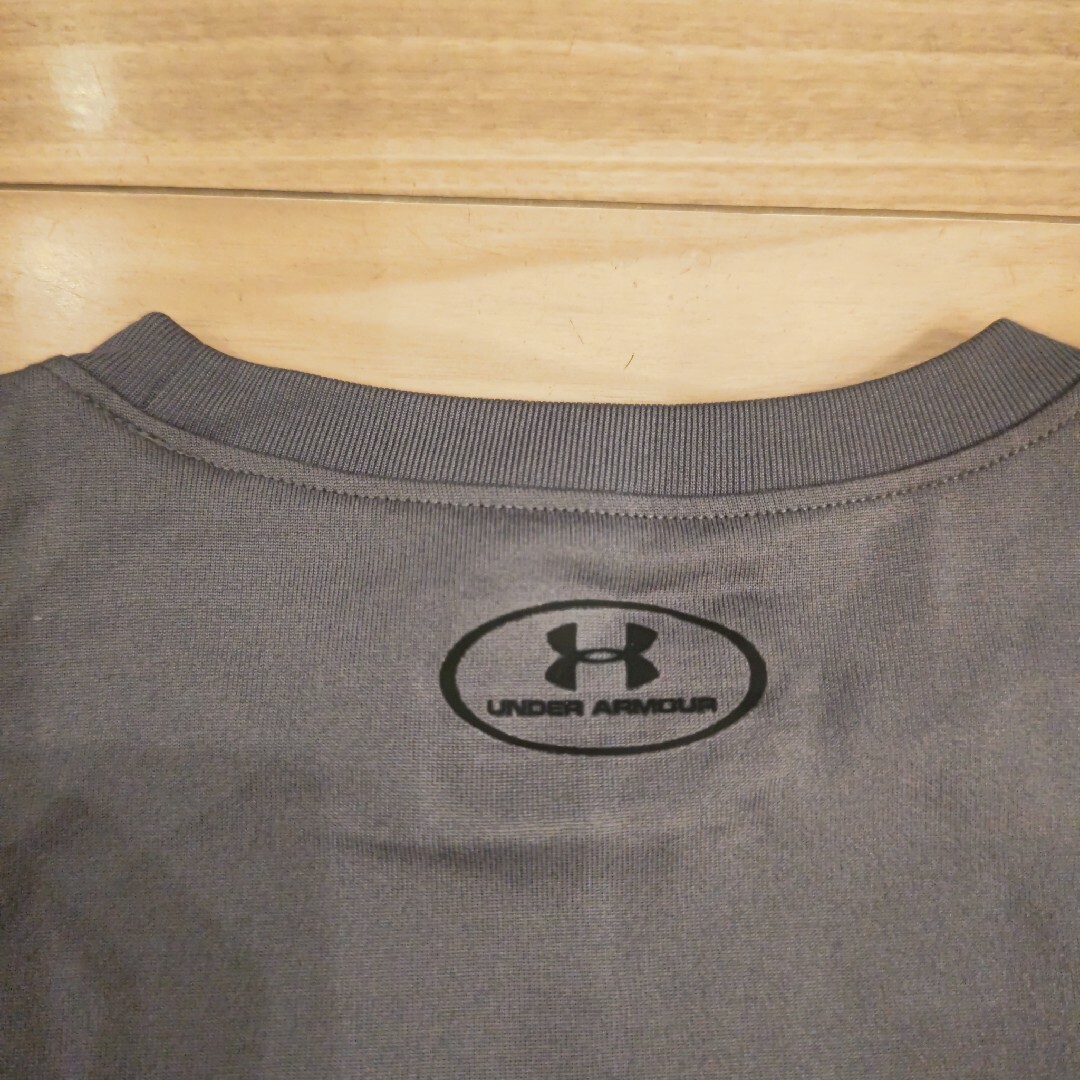 UNDER ARMOUR(アンダーアーマー)のUNDER ARMOURタンクトップジュニア  グレーのみ！ レディースのトップス(タンクトップ)の商品写真