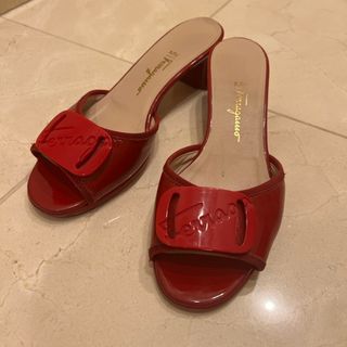 サルヴァトーレフェラガモ(Salvatore Ferragamo)のFerragamo ミュール　エナメル生地(ミュール)