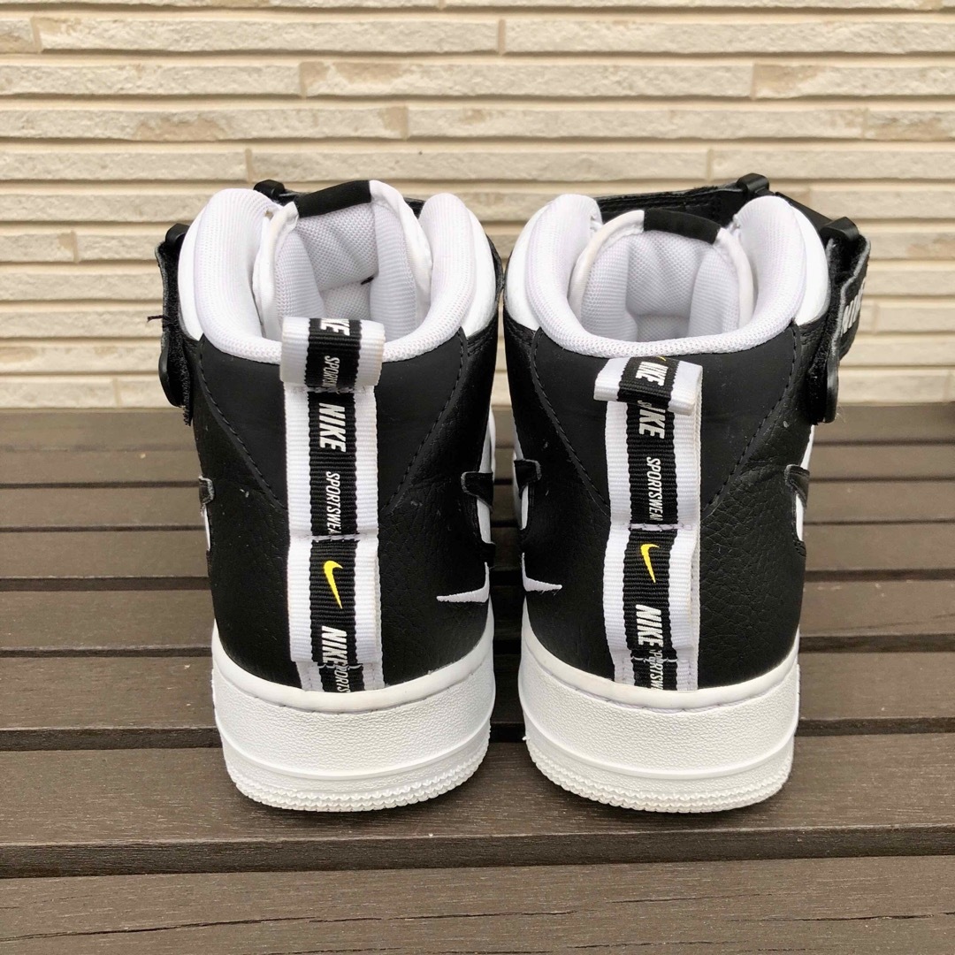 NIKE(ナイキ)の美品 NIKE AIR FORCE MID ナイキ エアフォース ユーティリティ メンズの靴/シューズ(スニーカー)の商品写真