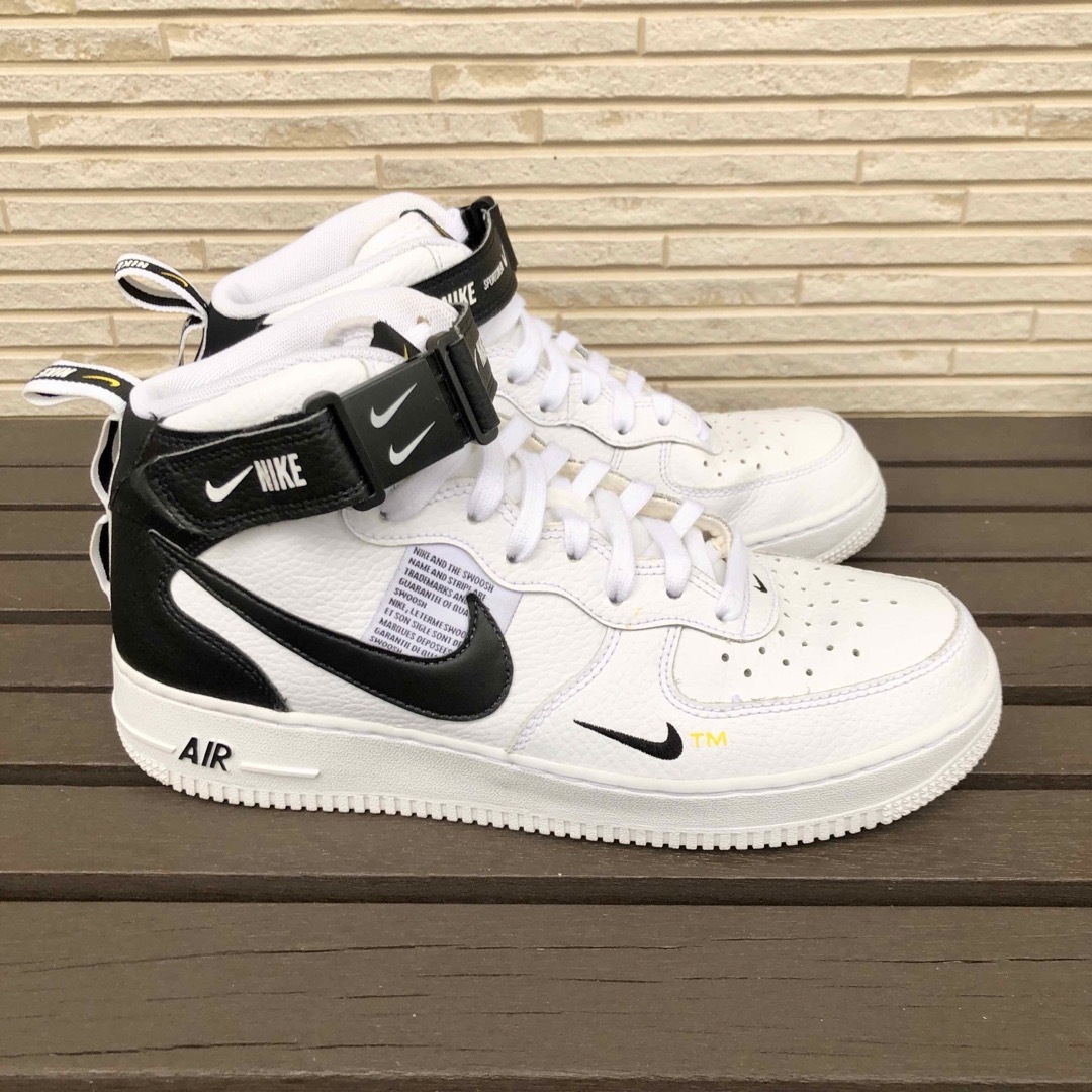 NIKE(ナイキ)の美品 NIKE AIR FORCE MID ナイキ エアフォース ユーティリティ メンズの靴/シューズ(スニーカー)の商品写真