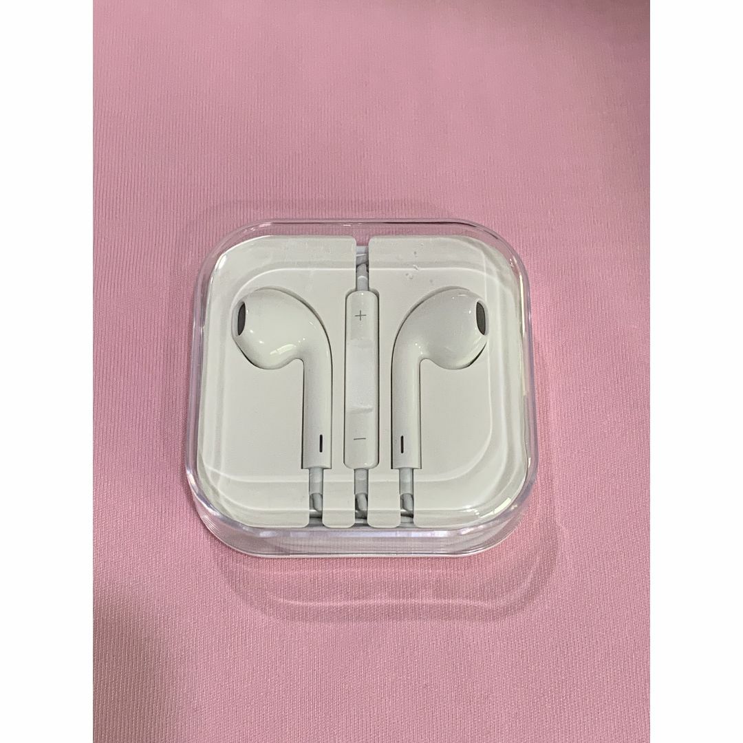 Apple(アップル)のアップル純正 イヤホン EarPods with 3.5 mmヘッドフォンプラグ スマホ/家電/カメラのオーディオ機器(ヘッドフォン/イヤフォン)の商品写真