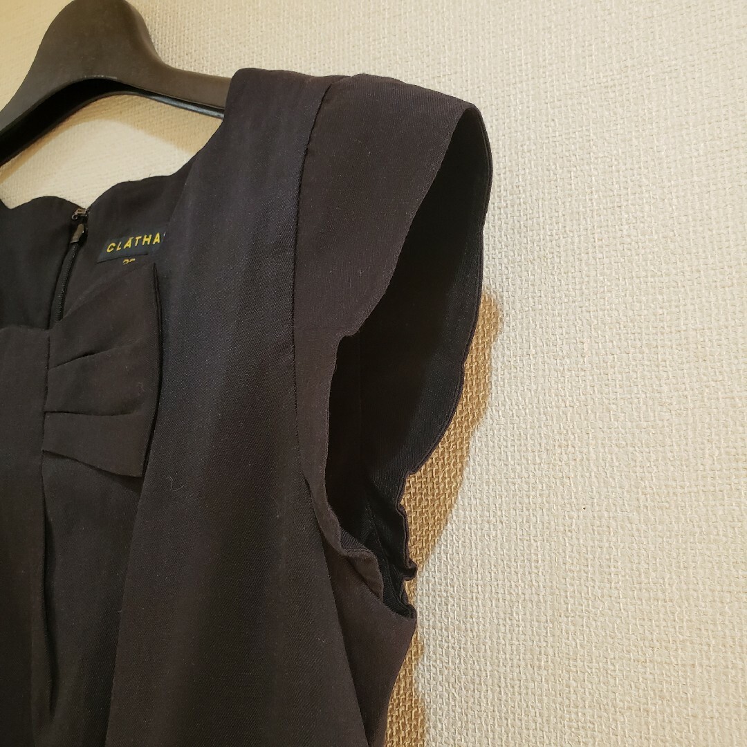 CLATHAS(クレイサス)の美品　クレイサス　フレンチスリーブフリルシャツ　リボンTシャツ　ノースリーブ レディースのトップス(シャツ/ブラウス(半袖/袖なし))の商品写真