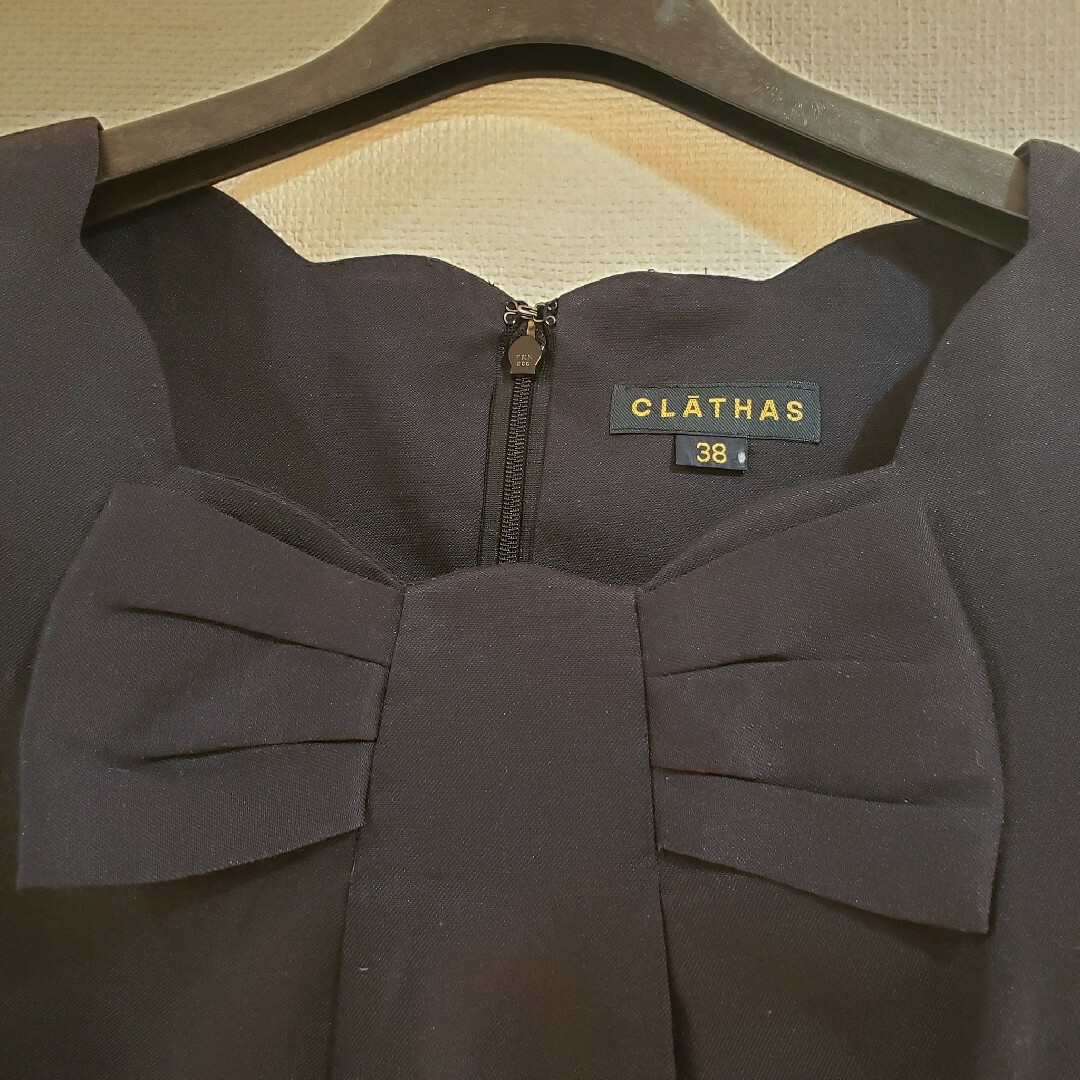 CLATHAS(クレイサス)の美品　クレイサス　フレンチスリーブフリルシャツ　リボンTシャツ　ノースリーブ レディースのトップス(シャツ/ブラウス(半袖/袖なし))の商品写真