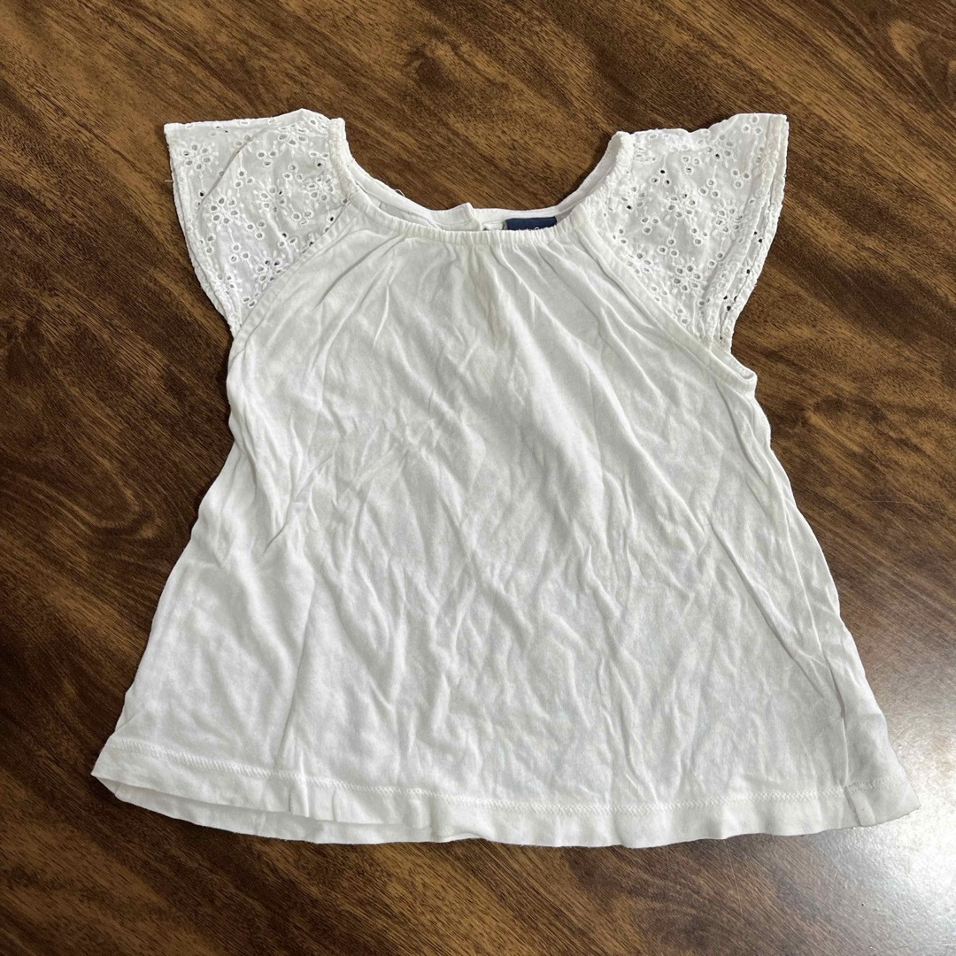 babyGAP(ベビーギャップ)のBabyGAP 女の子90センチ　Tシャツ キッズ/ベビー/マタニティのキッズ服女の子用(90cm~)(Tシャツ/カットソー)の商品写真