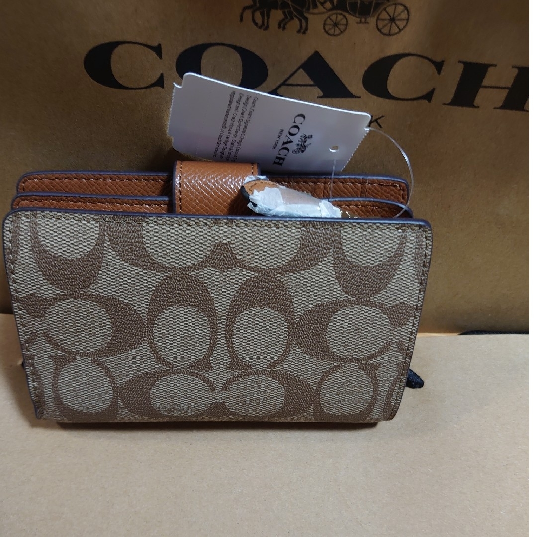 COACH(コーチ)のCOACH　二つ折り財布　新品　未使用　レディース レディースのファッション小物(財布)の商品写真