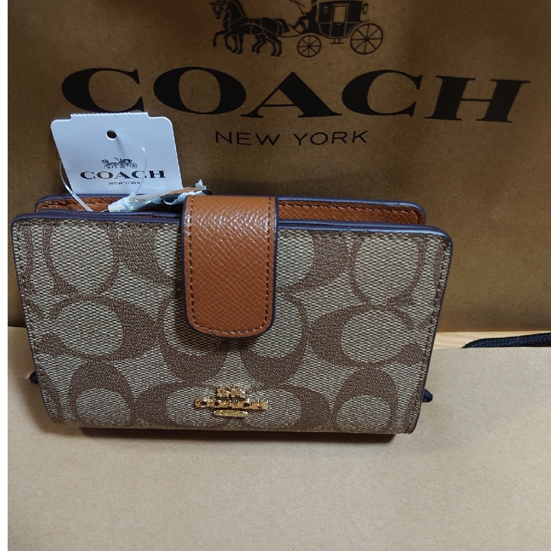 COACH(コーチ)のCOACH　二つ折り財布　新品　未使用　レディース レディースのファッション小物(財布)の商品写真