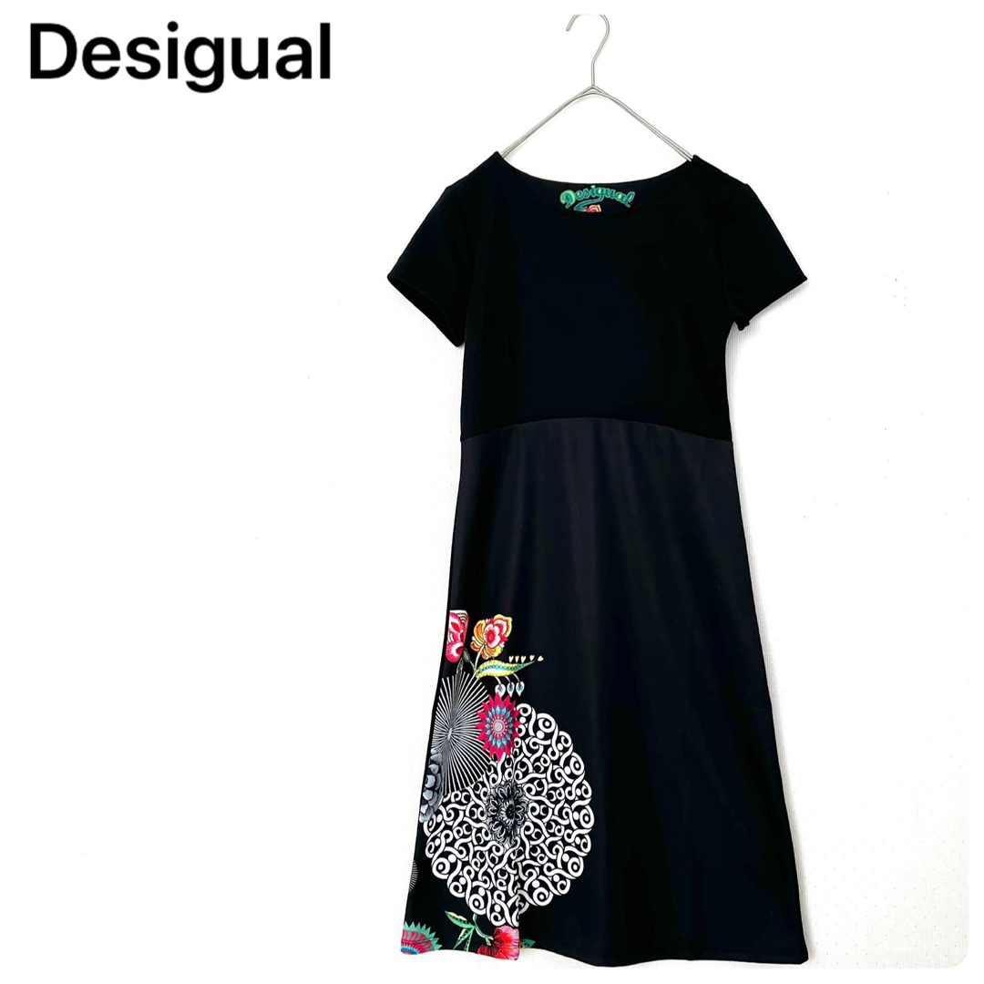 DESIGUAL(デシグアル)の新品✨Desigual デシグアル ワンピース 半袖 膝丈 黒 S 刺繍 未使用 レディースのワンピース(ひざ丈ワンピース)の商品写真