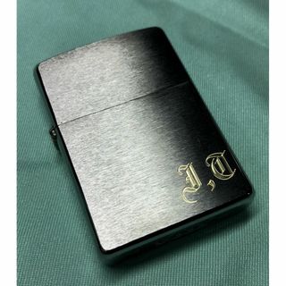 ジッポー(ZIPPO)のギフト向け　ジッポ　深彫　＃２００ イニシャル名入れ　(タバコグッズ)