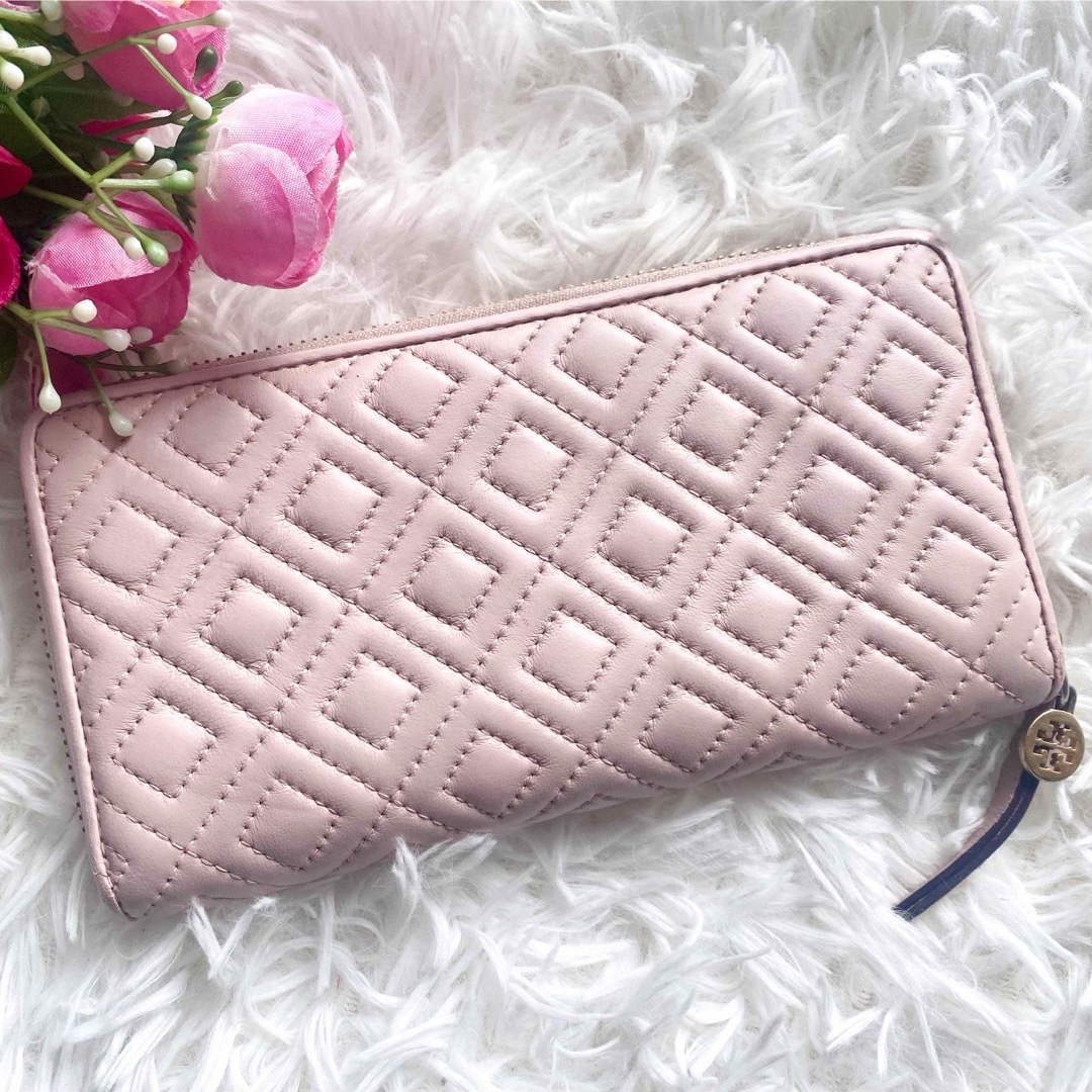 Tory Burch(トリーバーチ)の77. トリーバーチ 長財布 フレミング キルティング ラウンドジップ ピンク レディースのファッション小物(財布)の商品写真