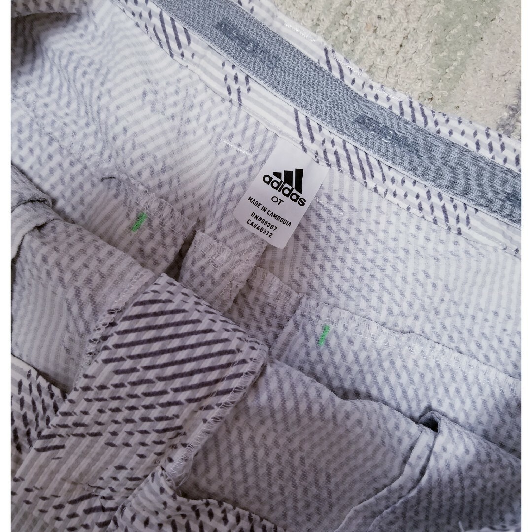 adidas(アディダス)のアディダスゴルフレディースショートパンツ　カモフラ スポーツ/アウトドアのゴルフ(ウエア)の商品写真