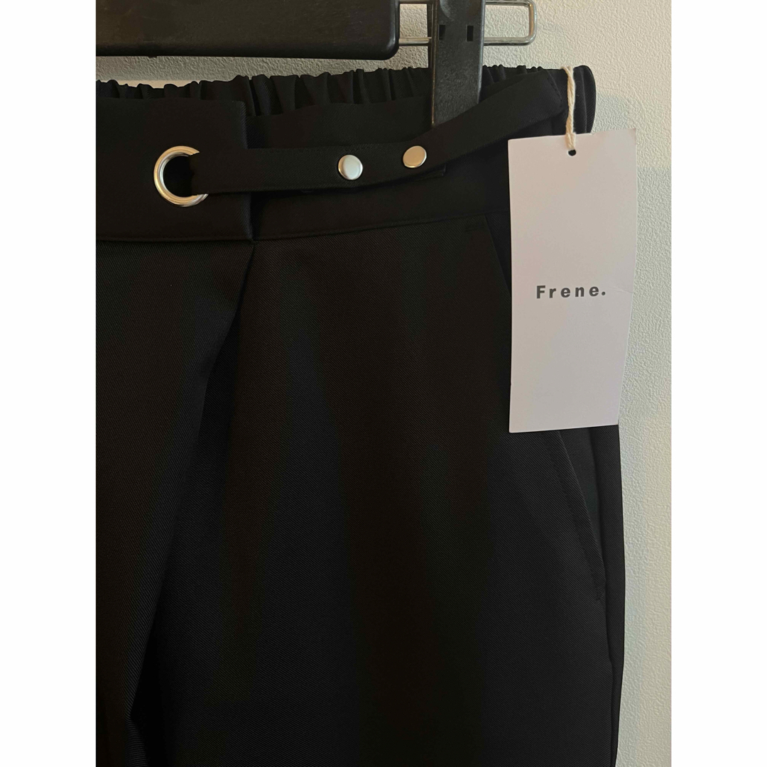 【新品】FRENE.ベルト風ボタン付きパンツ レディースのパンツ(カジュアルパンツ)の商品写真