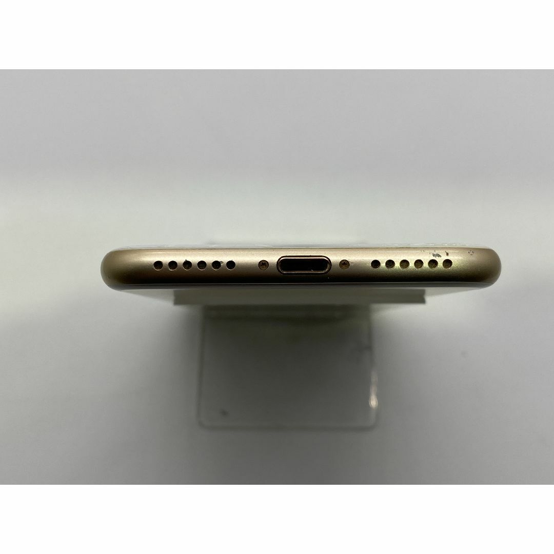 Apple(アップル)のApple iPhone 7 128GB 本体 ゴールド docomo スマホ/家電/カメラのスマートフォン/携帯電話(スマートフォン本体)の商品写真