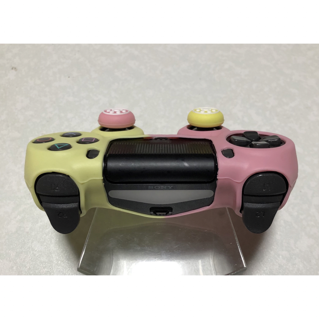PS4コントローラー　シリコンカバー　ピンク＆イエロー エンタメ/ホビーのゲームソフト/ゲーム機本体(その他)の商品写真