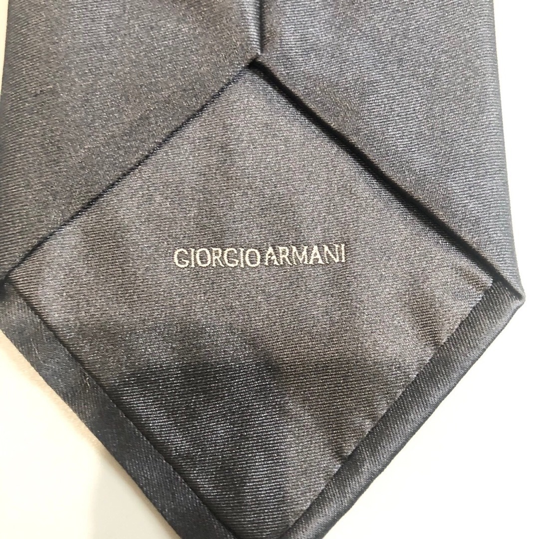 Armani(アルマーニ)の未使用 タグ付き ジョルジオ アルマーニ ネクタイ ダークブルー ユニセックス2 メンズのファッション小物(ネクタイ)の商品写真