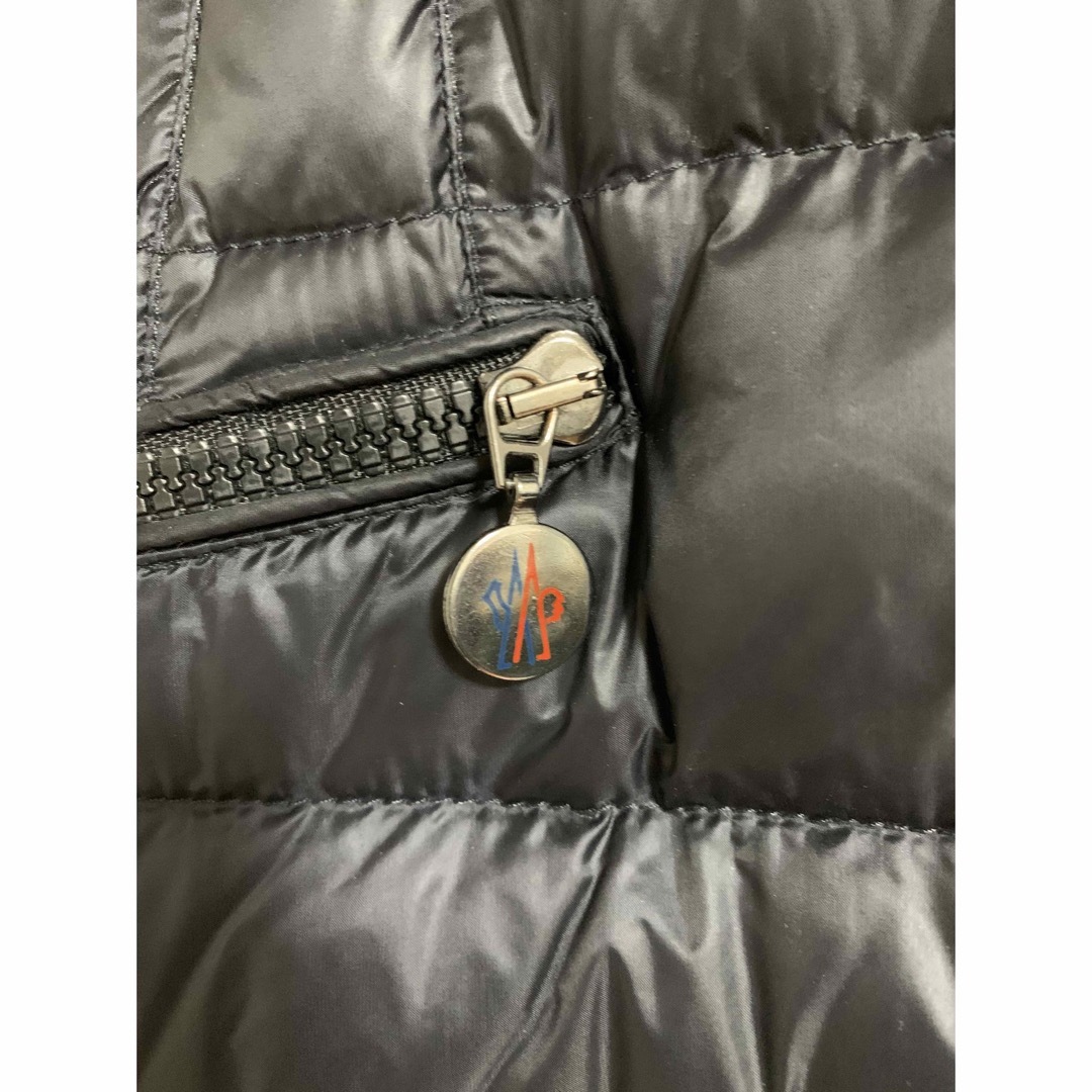 MONCLER(モンクレール)の旧型　人気　モンクレール　hermine ブラック　2 moncler レディースのジャケット/アウター(ダウンジャケット)の商品写真