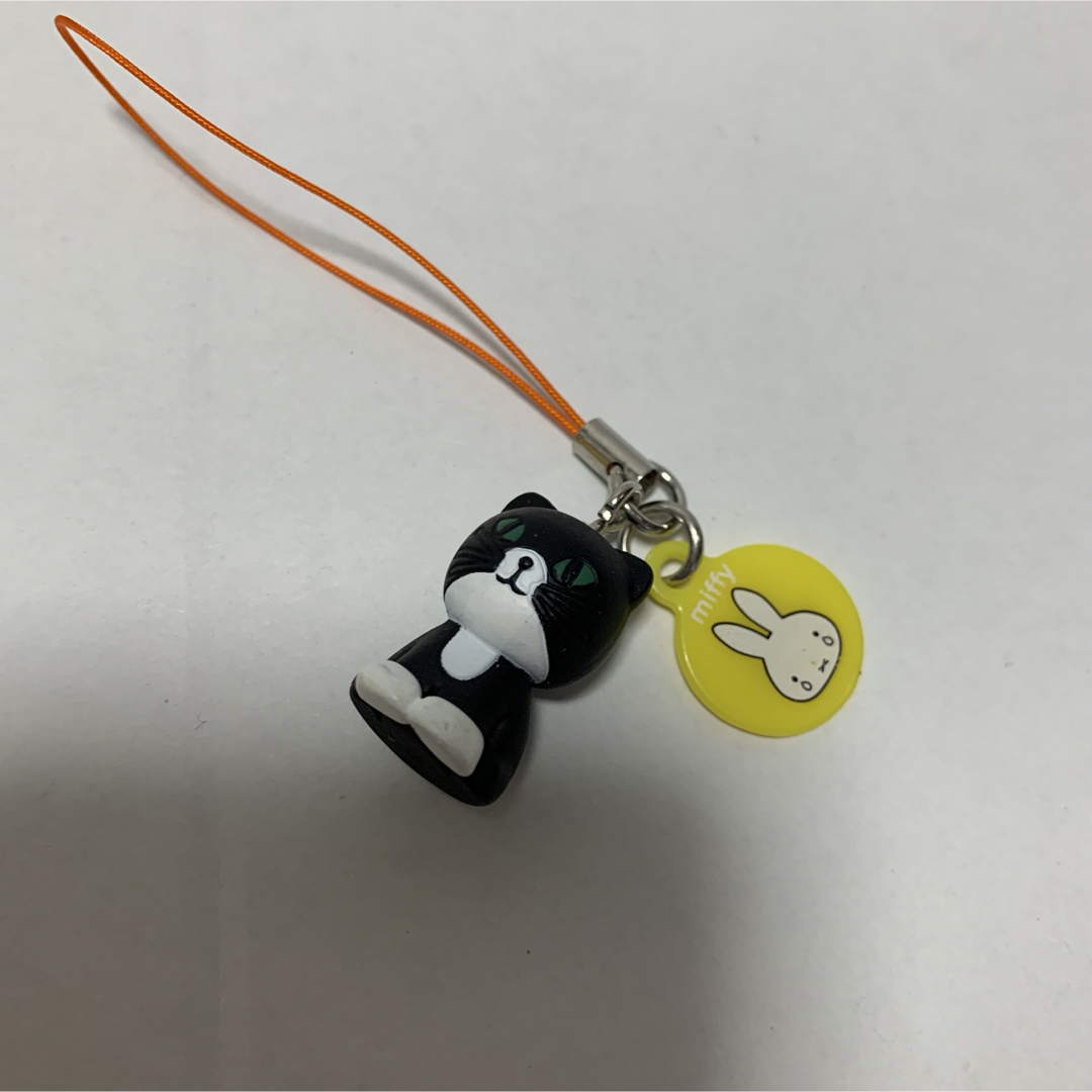 ミッフィー　ハチワレ猫ちゃんのストラップ エンタメ/ホビーのアニメグッズ(ストラップ)の商品写真
