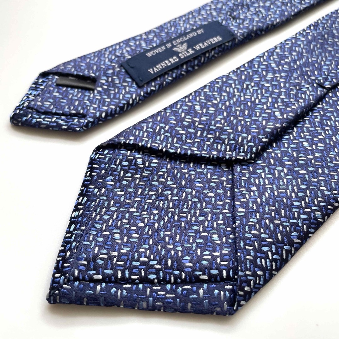 AQUA SCUTUM(アクアスキュータム)の꧁新品未使用꧂ アクアスキュータム ネクタイ バーナーズシルク ソリッド ブルー メンズのファッション小物(ネクタイ)の商品写真