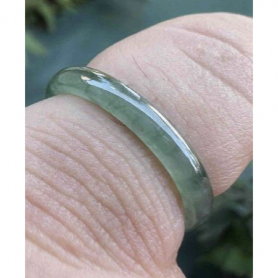 天然美しい極品　細条の氷種翡翠　指輪 レディースのアクセサリー(リング(指輪))の商品写真