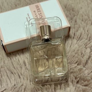 GIVENCHY ミニ香水 イレジスティブル