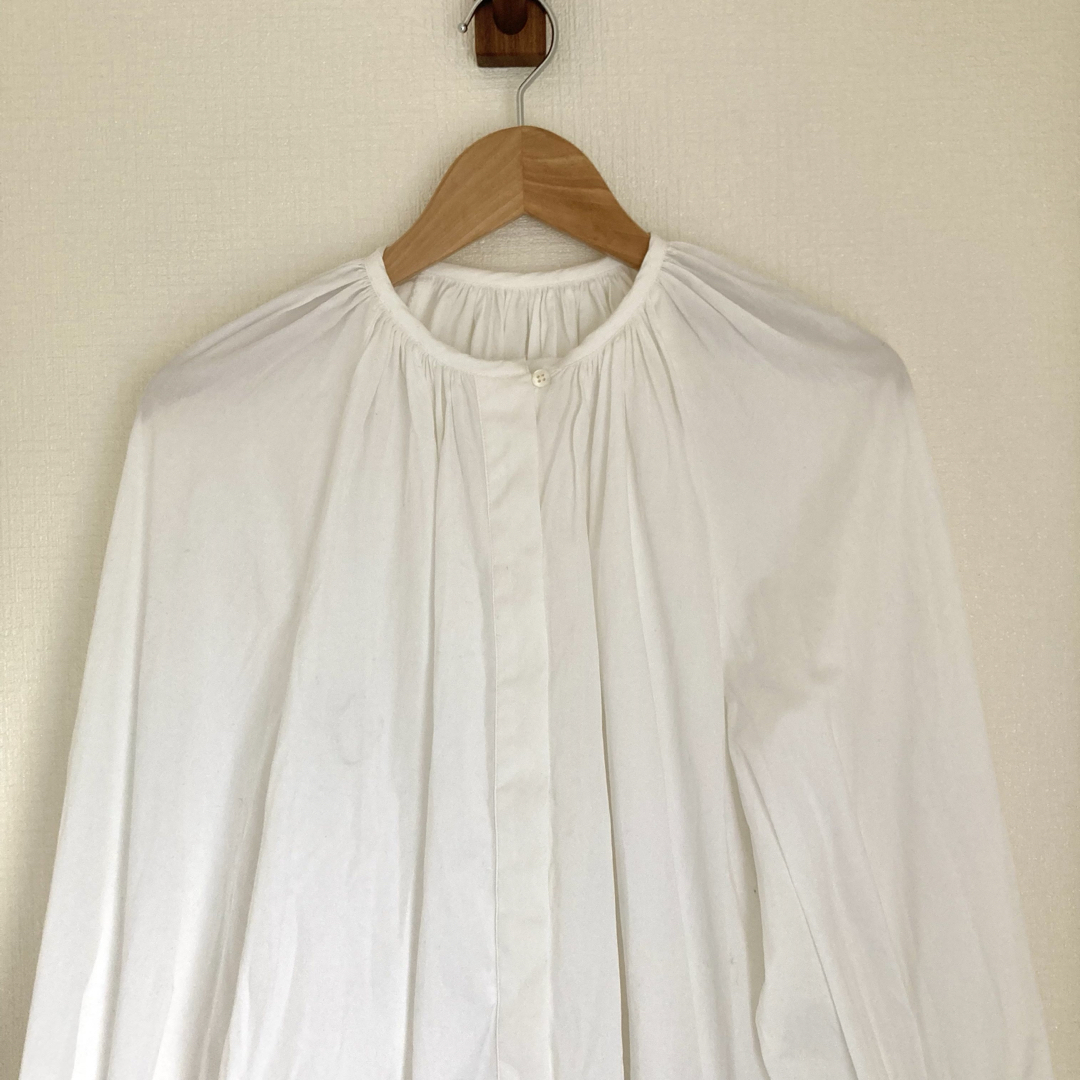 Newans　オンワード樫山　コットンシャツブラウス　ホワイト　ボリューム袖　1 レディースのトップス(シャツ/ブラウス(長袖/七分))の商品写真